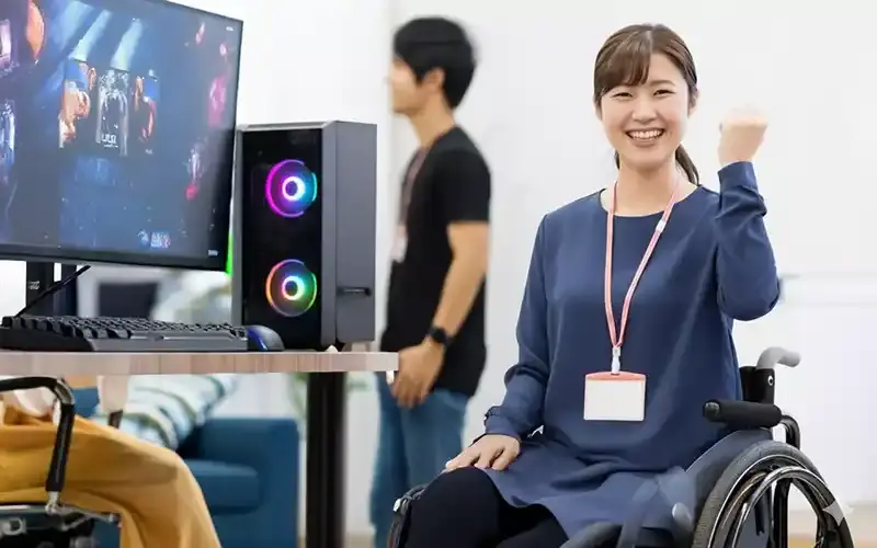 Beスポーツでスタッフが利用者を迎える様子